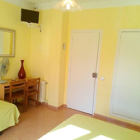 Hostal Lleida Calafell Exteriör bild