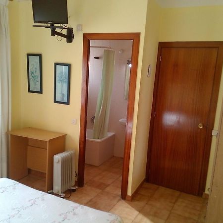Hostal Lleida Calafell Exteriör bild