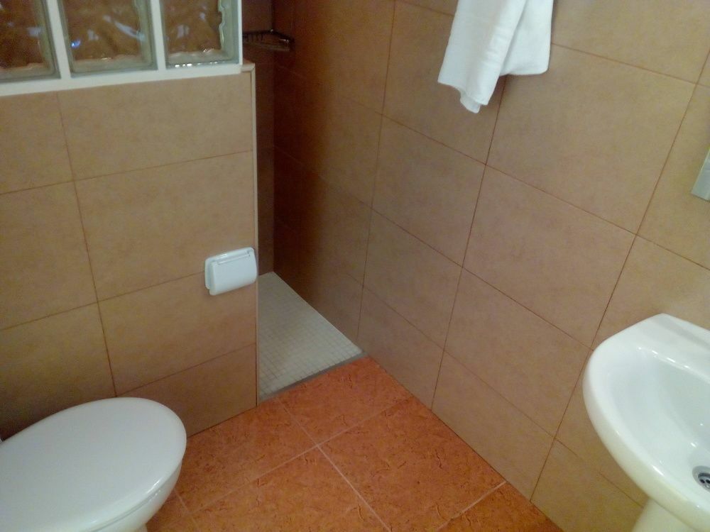 Hostal Lleida Calafell Exteriör bild