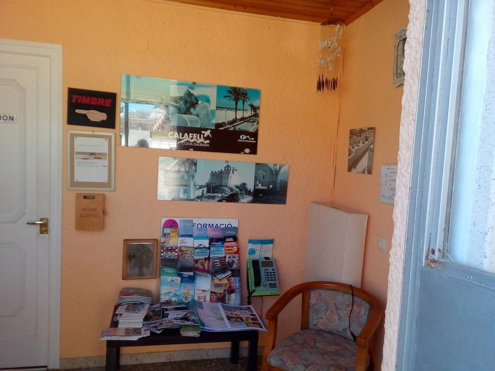 Hostal Lleida Calafell Exteriör bild